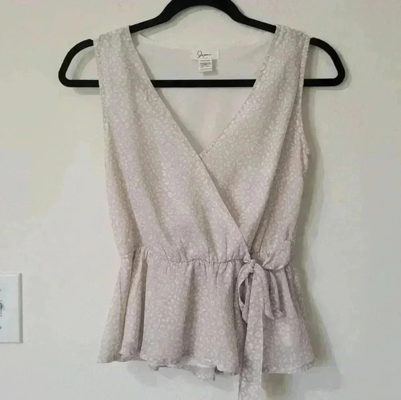 TJMAXX size xs vneck cream blouse - Picture 1 of 5